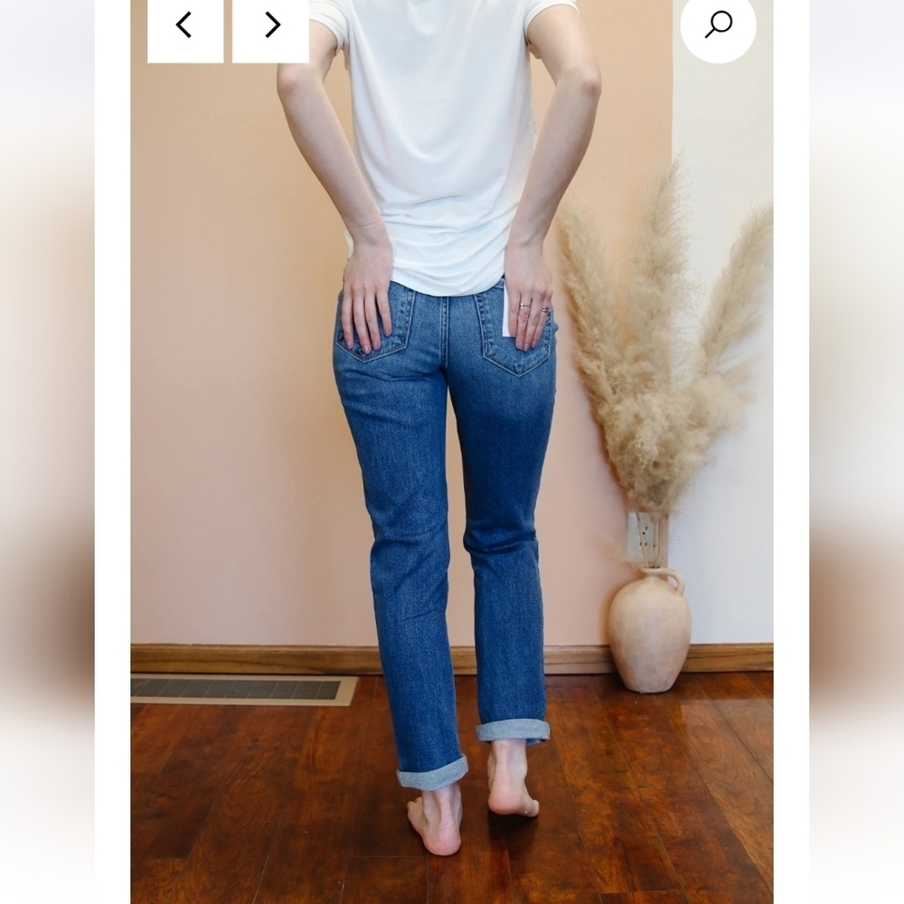 Vervet NWTs Blue Distressed Mom Jeans - Picture 2 of 8